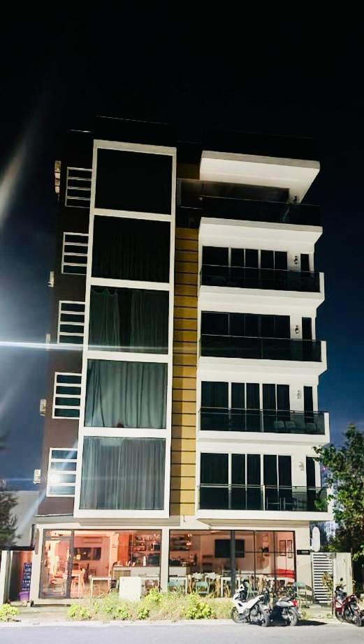 Lazzlla Beach Front Apartments هولهومالي المظهر الخارجي الصورة